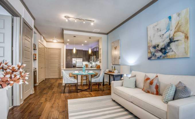 L2 Uptown apartment photo