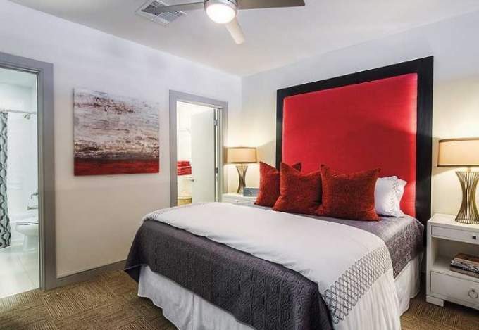 The Continental at Mercantile Place apartment photo