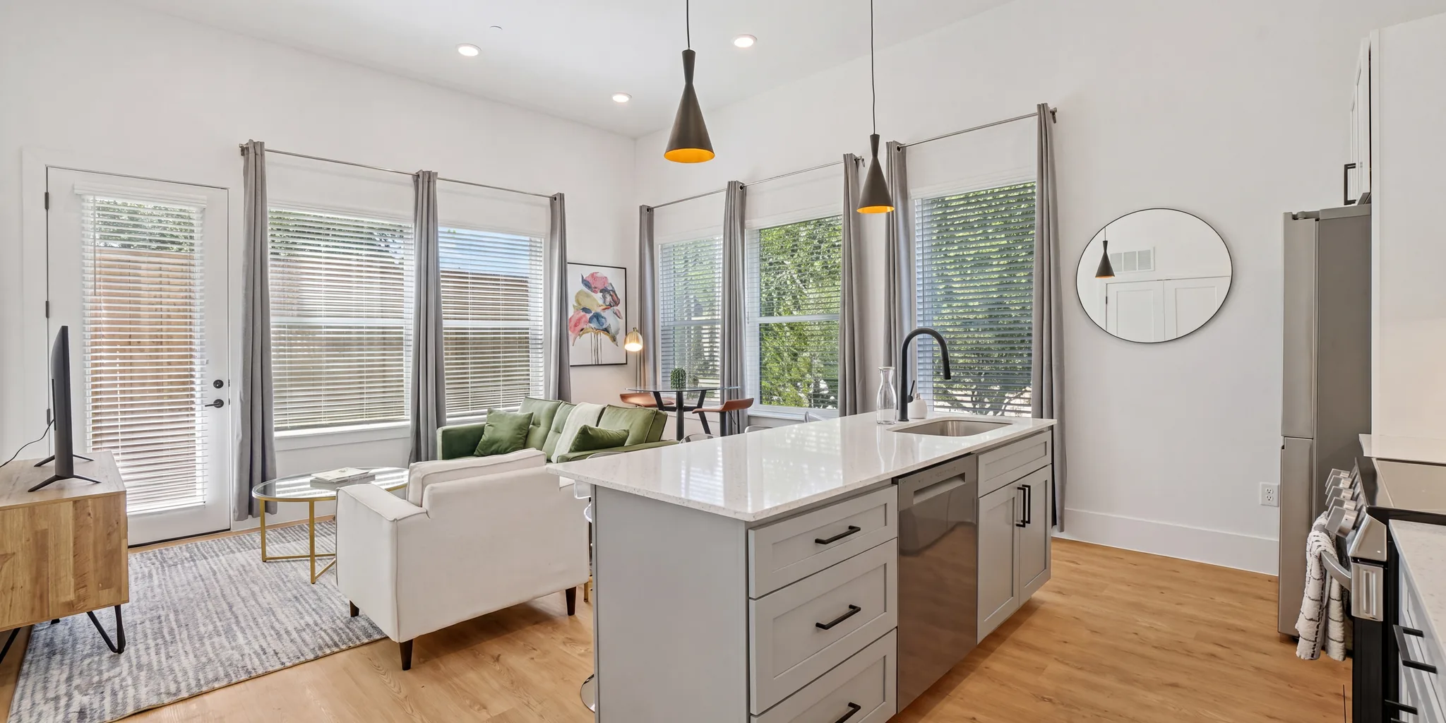 Apartments in Design District, Dallas | Uptown Locators