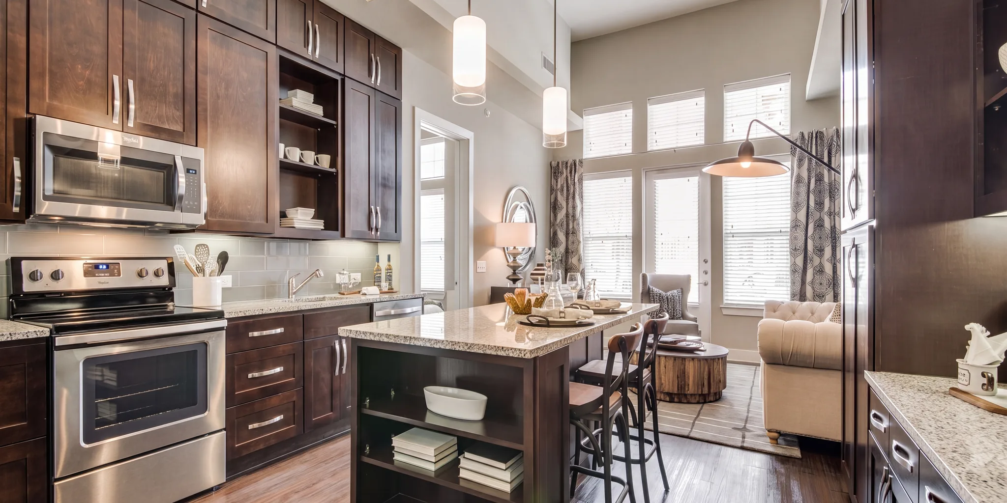 Apartments in Frisco, Dallas | Uptown Locators